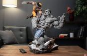 Marvel statuette Grey Hulk vs Wolverine 58 cm | SIDESHOW