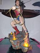 Wonder Woman Exclusive Premium Format Statue | Sideshow