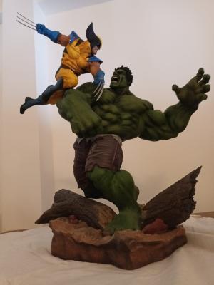 Hulk vs Wolverine Maquette | Sideshow Collectibles 