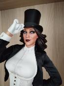 Zatanna Premium Format EXCLUSIVE EDITION Statuette | Sideshow